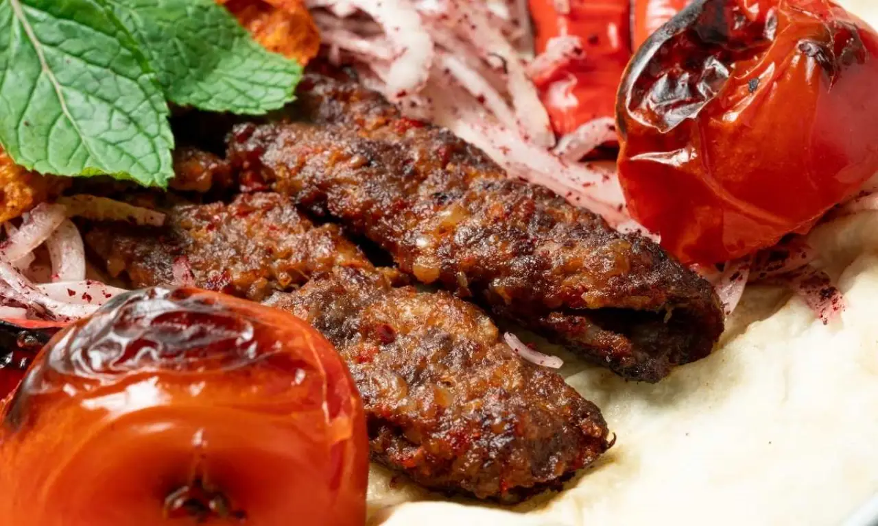gercek-adana-kebabi-nasil-anlasilir-iste-lezzetin-sirri-4akdenizgerceks.webp