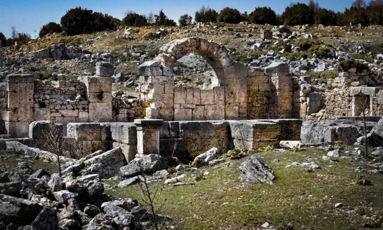 akdenizgercekburdurun-binlerce-yillik-antik-kenti-kremnada-tarih-uyaniyor2.webp