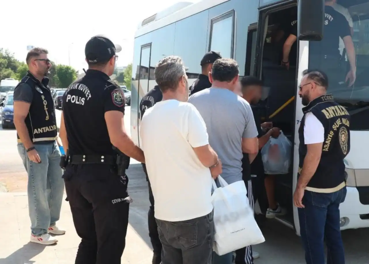 antalya-cinsl-saldiri-ve-terr-orgutu-uyeliginden-aranan-236-kisi-yakalandi.webp