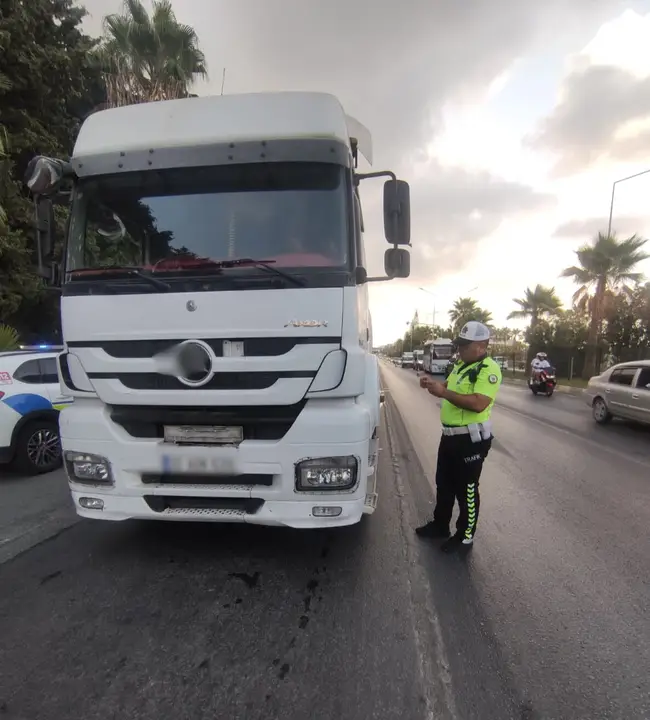 antalyada-7-gunde-17-bin-surucuye-ceza-rekor-hiz-yapanlarda-3.webp