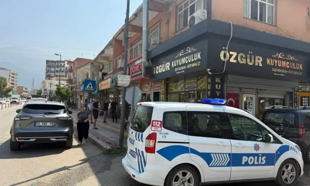 akdenizgercekhatayda-kuyumcunun-uyanikligi-altinlari-kurtardi1.webp