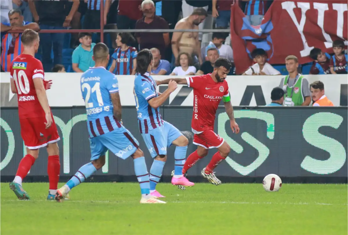 akdenizgercektrabzonspor-antalyaspor-3.webp