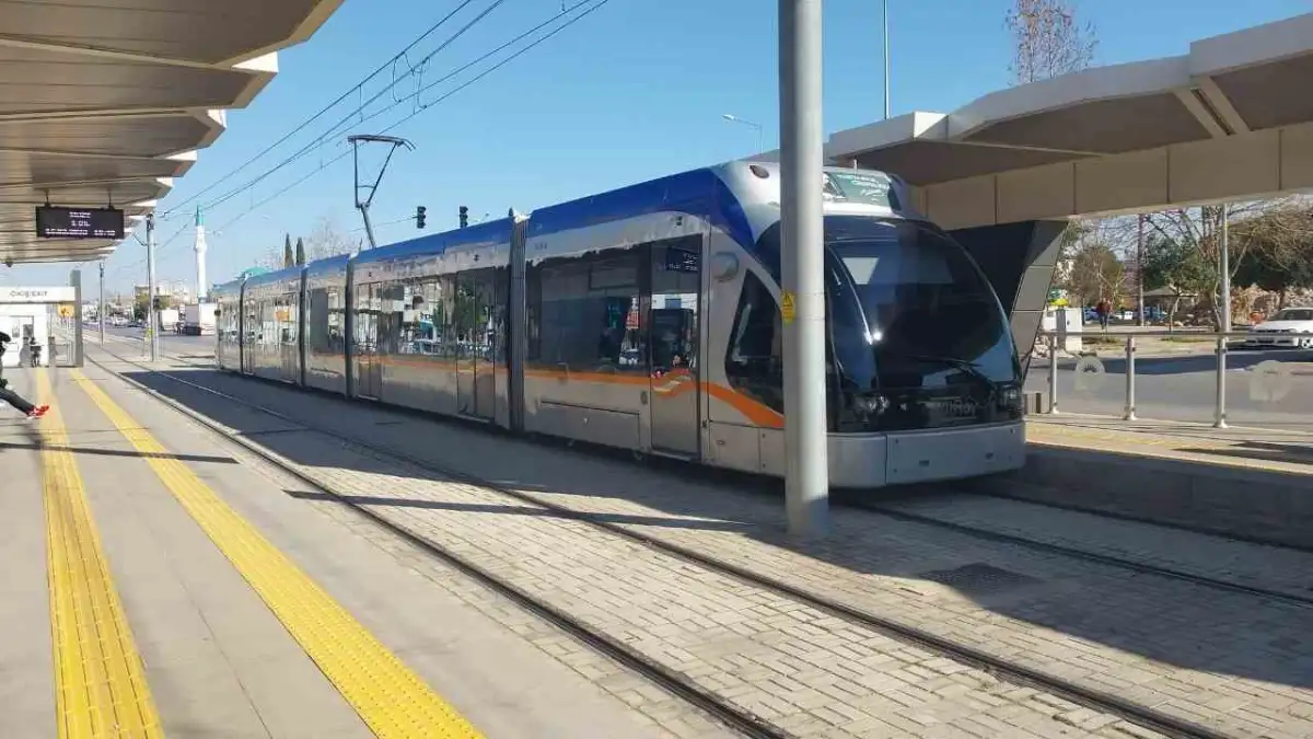 antalyada-tramvaylar-yilda-kac-kilometre-gidiyor-1.webp