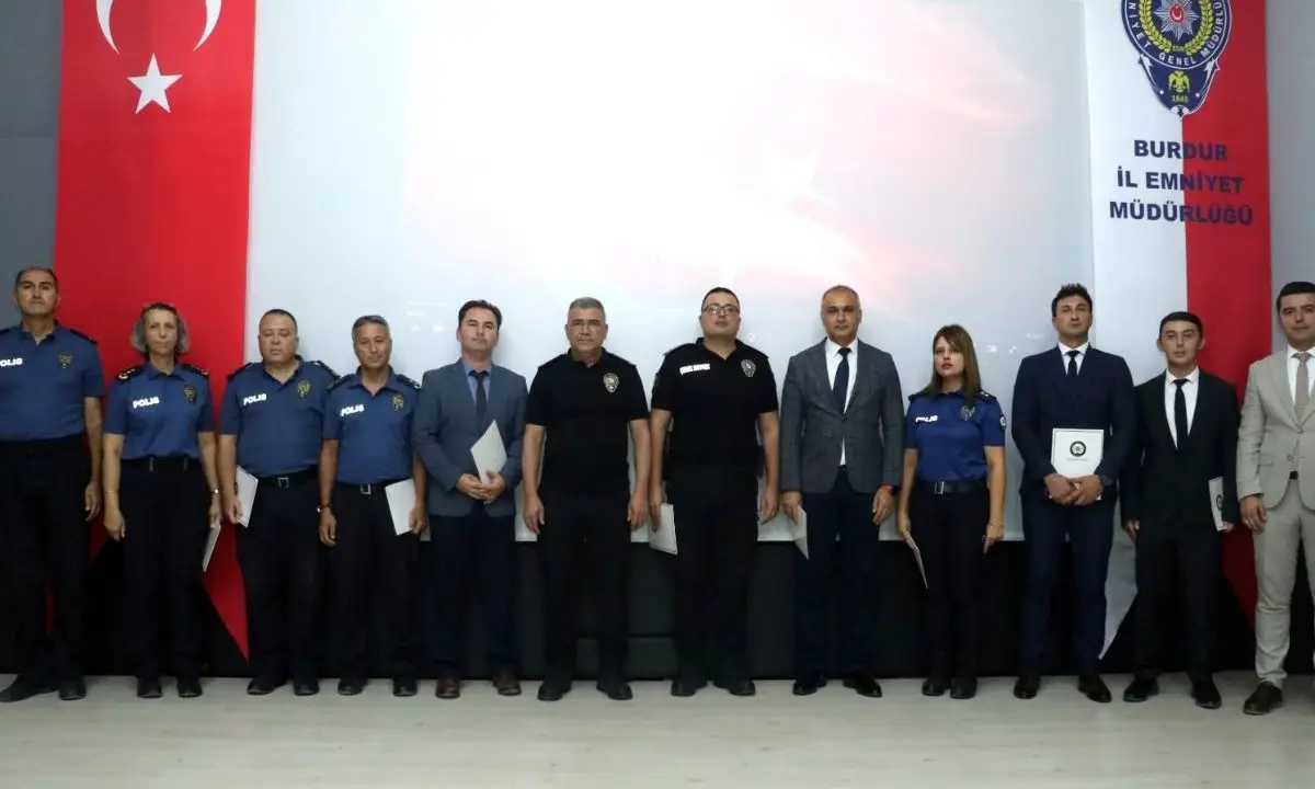 burdur-emniyetinden-120-personele-basari-belgesi-2.webp
