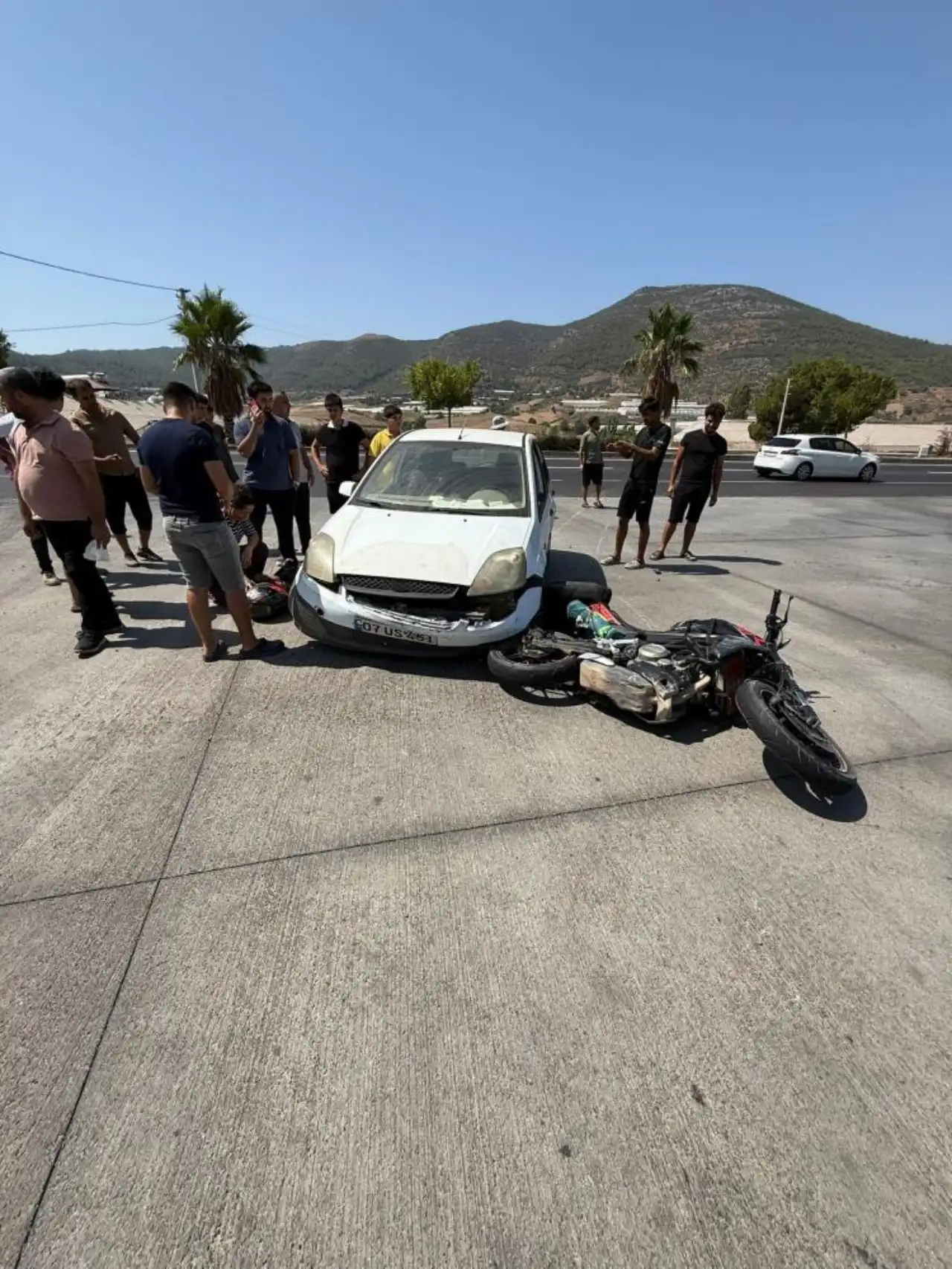 gazipasada-otomobil-ile-motosiklet-carpisti-motosikletli-metrelerce-suruklendi-5.webp