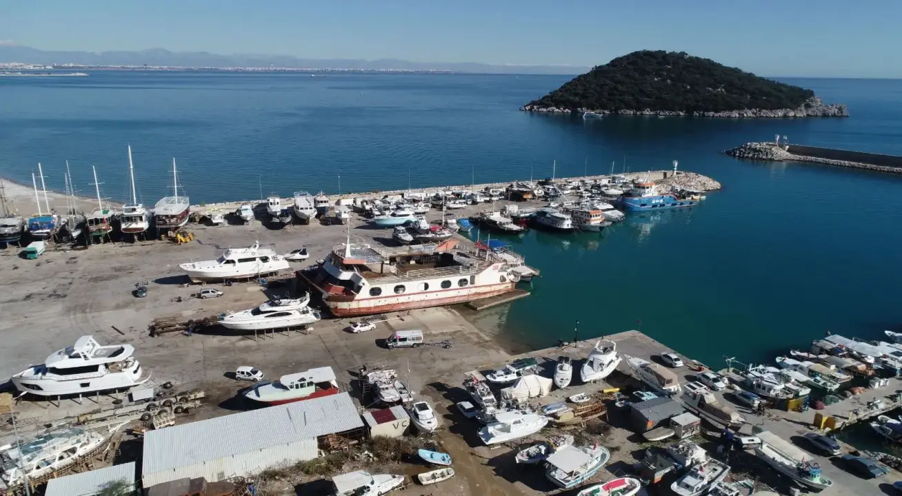 kayyum-teknelere-ceza-yazdi-antalya-liman-baskanligi-aciklama-yapti.webp