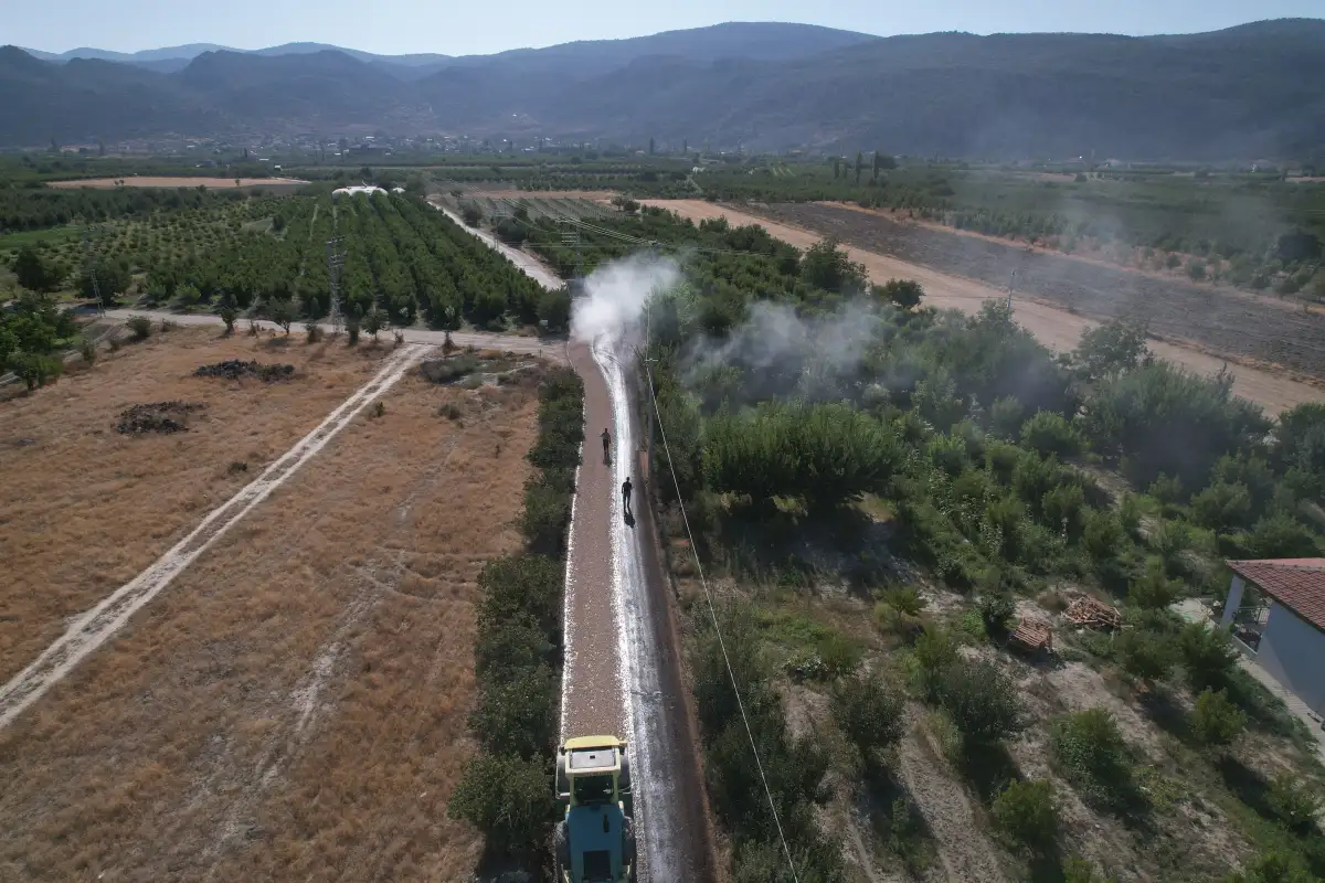 korkutelinde-o-yollarda-konfor-calismasi-yapildi-1-3.webp