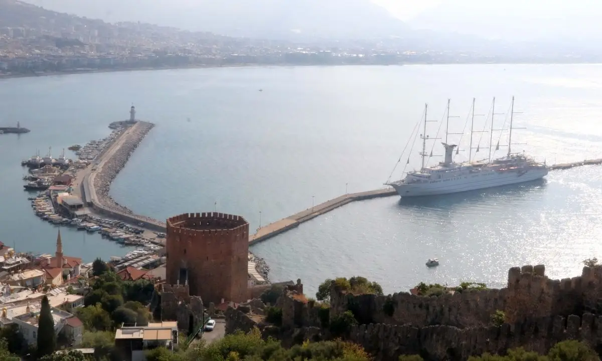 dunyanin-en-buyuk-yelkenlilerinden-club-med-2-alanyada-3.webp