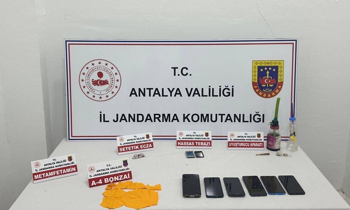kepez-ve-alanyada-4-eve-narkotik-baskini-2.jpg
