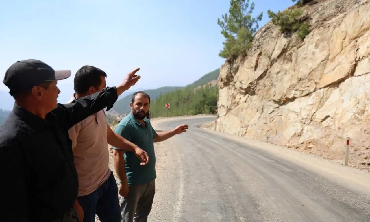 akdenizgercekadanada-yarim-asra-yakindir-bitmeyen-yol-5-kisiye-mezar-oldu3.webp