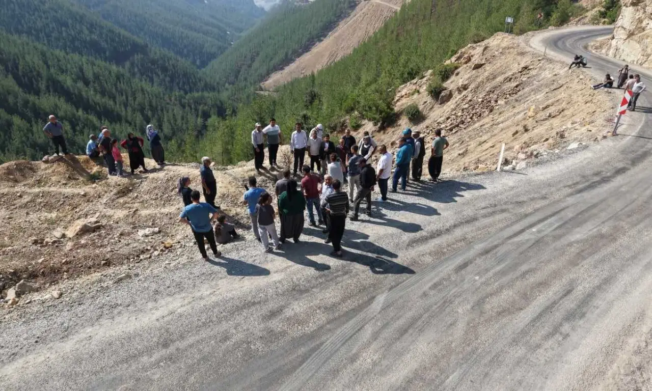 akdenizgercekadanada-yarim-asra-yakindir-bitmeyen-yol-5-kisiye-mezar-oldu4.webp