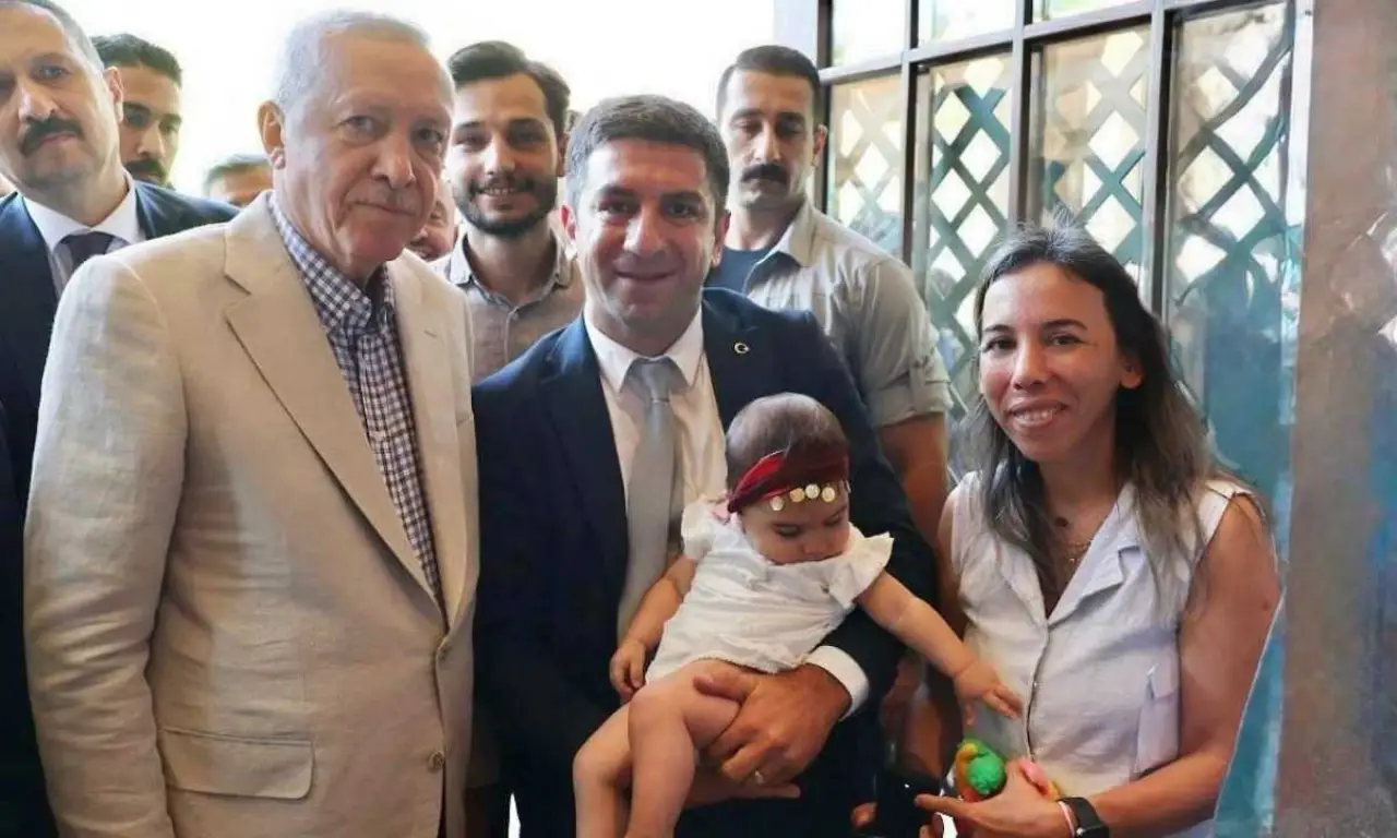 akdenizgercekerdogan-antalyadan-o-isme-altin-verdi2.webp