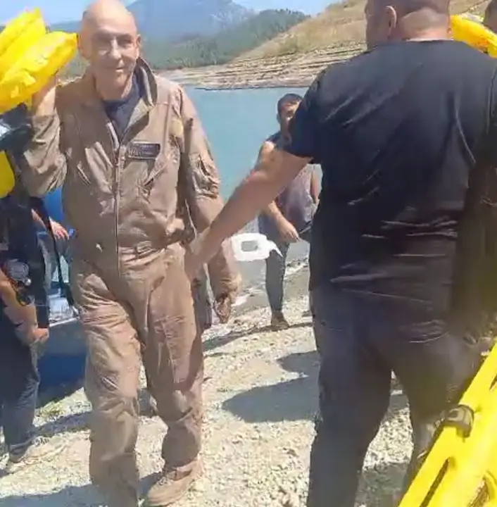 orman-genel-mudurlugu-dogruladi-burdurda-dusen-ucaktan-2-pilot-sag-cikti-3.webp