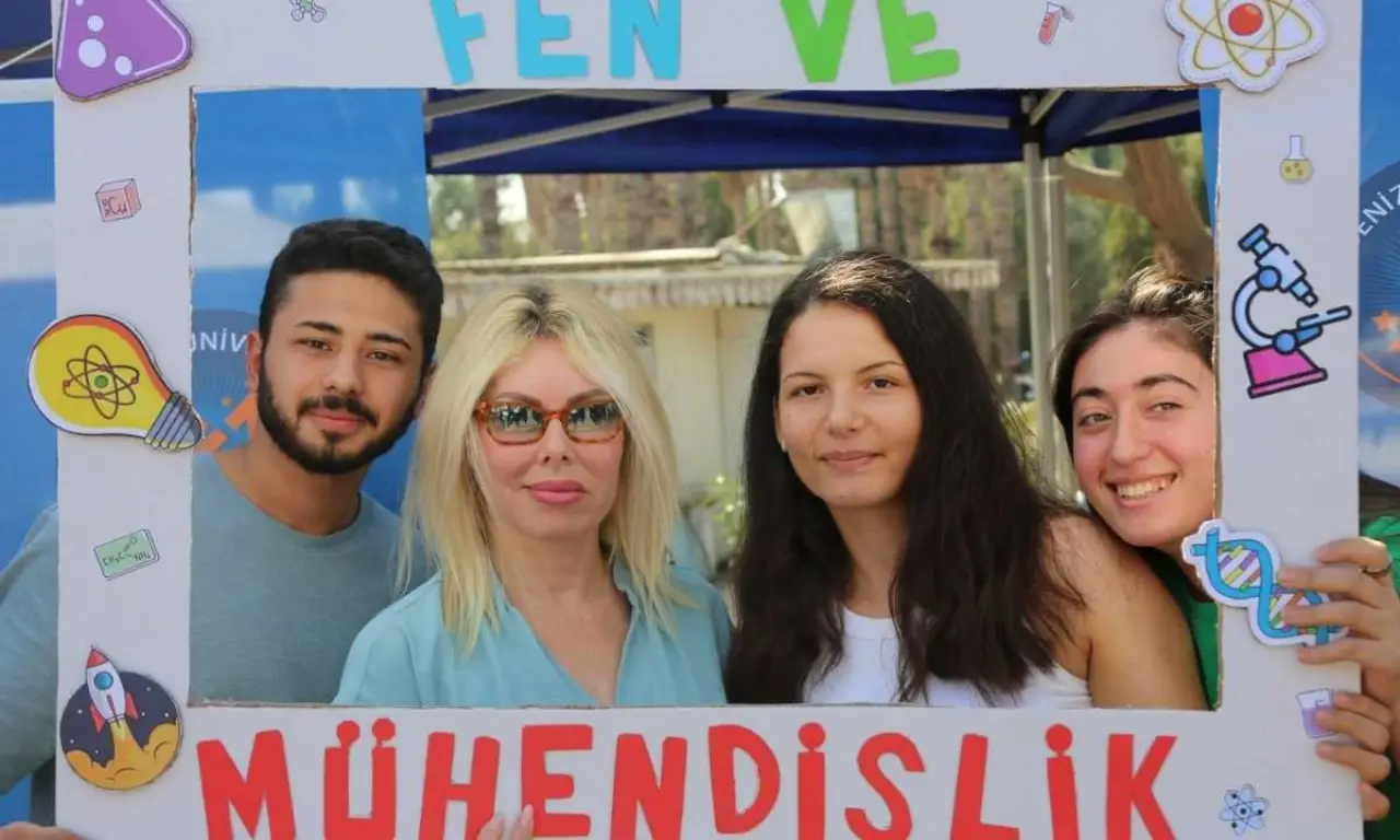 akdenizgercek9-bin-ogrenciyle-yeni-doneme-guclu-baslangic2.webp