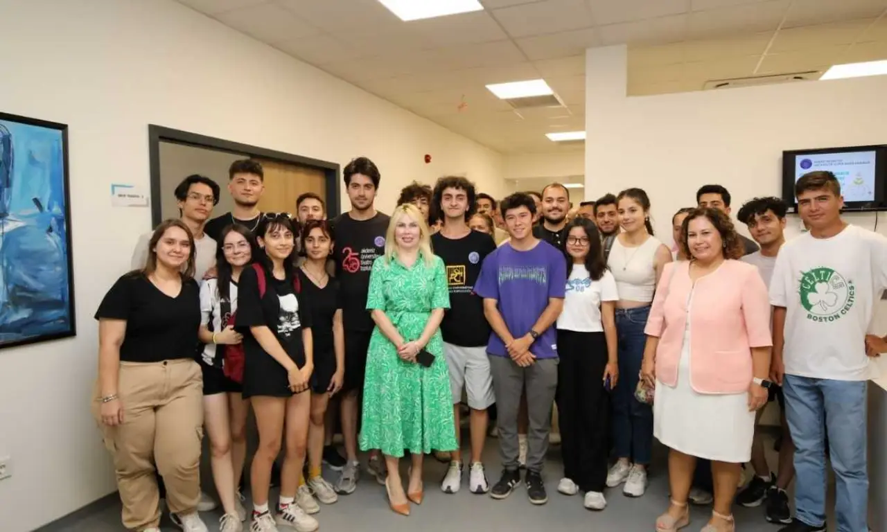 akdenizgercek9-bin-ogrenciyle-yeni-doneme-guclu-baslangic3.webp