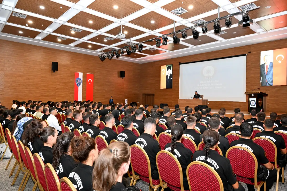 akdenzigercekantalya-emniyet-mudurunden-yeni-polislere-kritik-uyari-2.webp