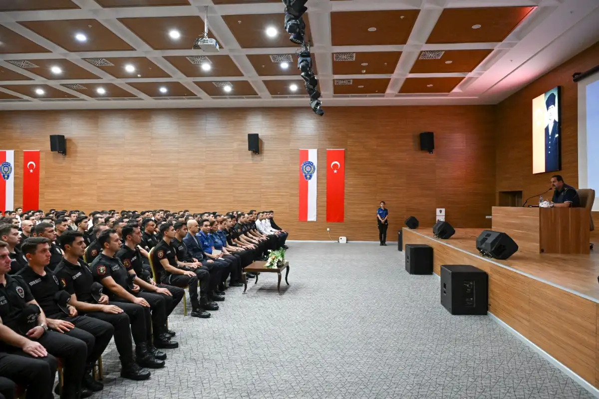 akdenzigercekantalya-emniyet-mudurunden-yeni-polislere-kritik-uyari-3.webp