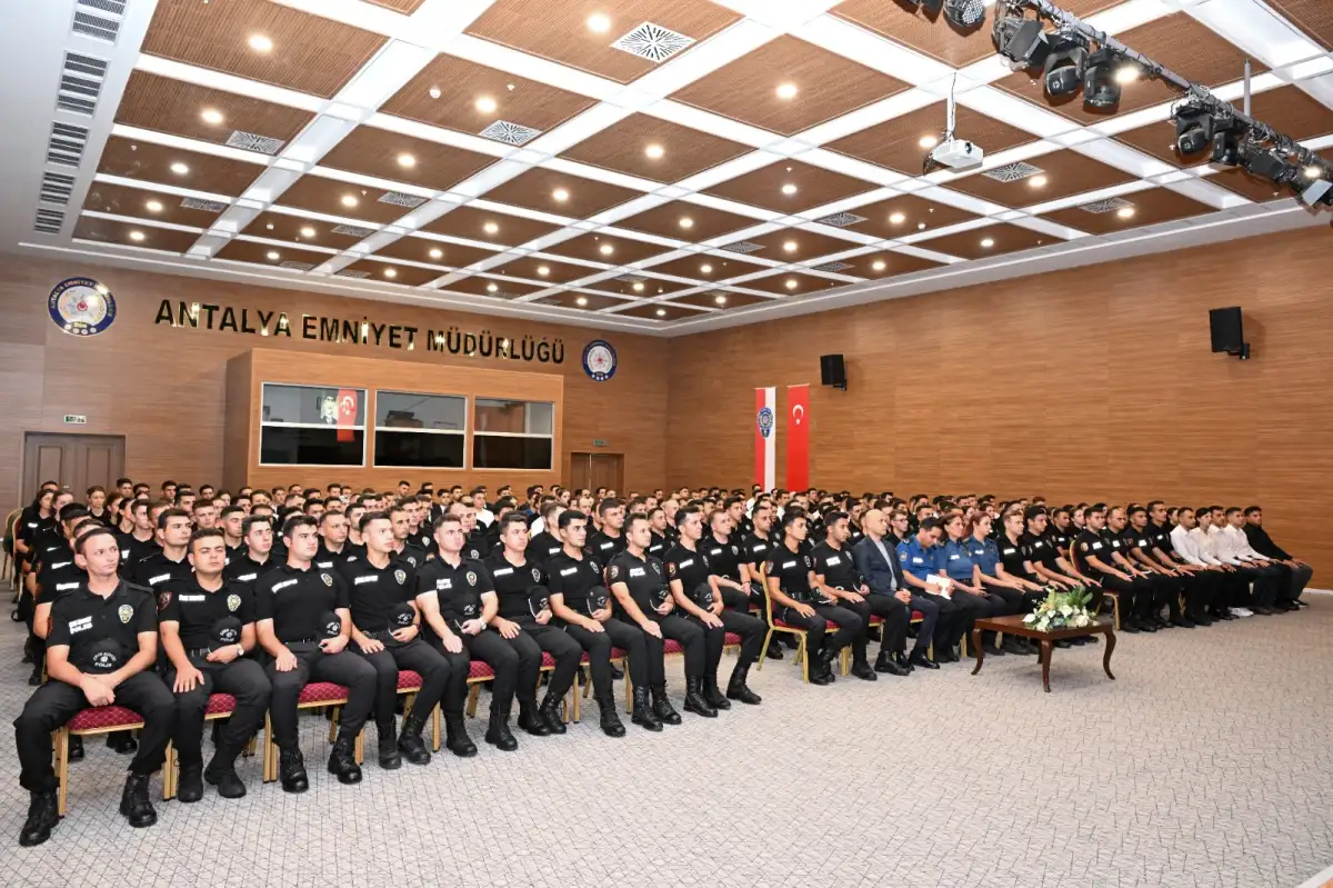 akdenzigercekantalya-emniyet-mudurunden-yeni-polislere-kritik-uyari-4.webp