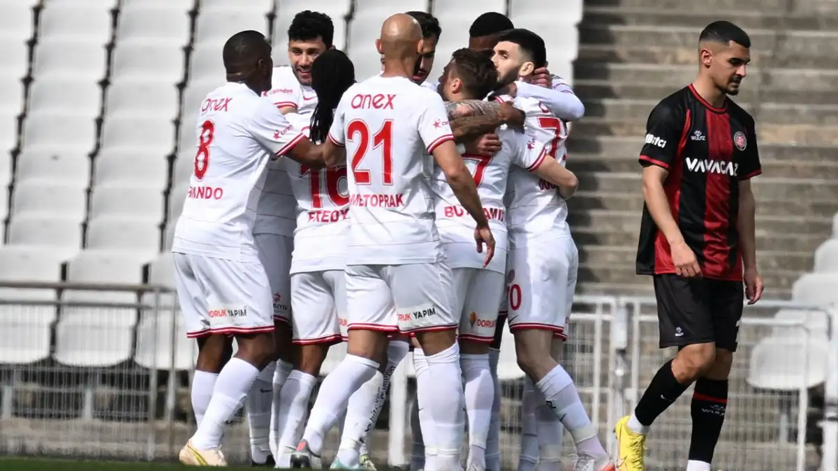 antalyaspor-fatih-karagumruk-antalyaspor-fatih-karagumruk-1.webp