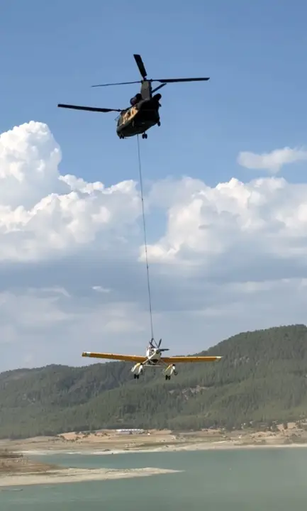 burdurda-dusen-amfibi-ucak-askeri-helikopterle-antalyaya-getirildi-4.webp
