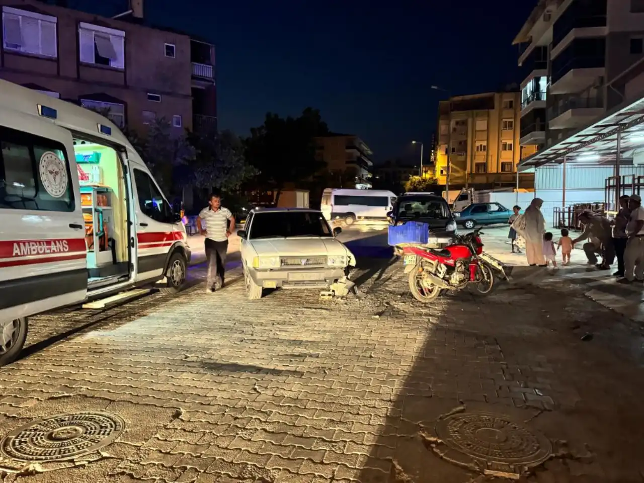 gazipasada-otomobil-ile-motosiklet-carpisti-yarali-surucu-ambulansa-binmeyi-reddetti.webp