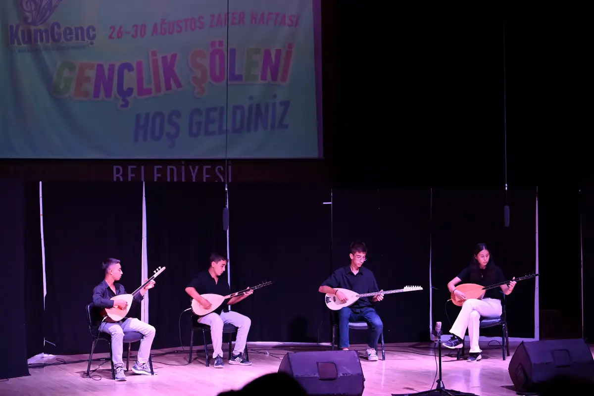 akdenizgercekzafer-haftasinda-kumlucali-genclerden-unutulmaz-performans-7.webp
