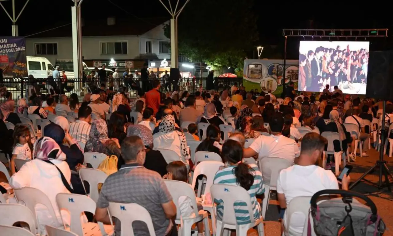 akdenizgercekispartada-acik-hava-sinemasi-keyfi-vatandaslari-mest-etti2.webp