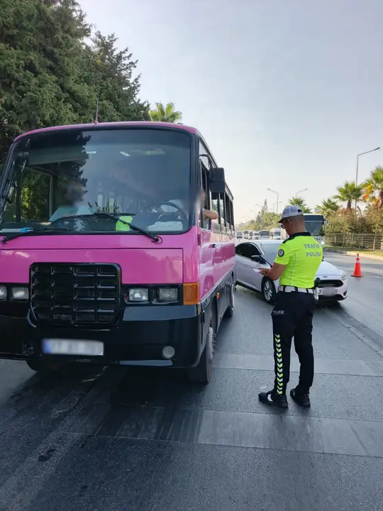 antalyada-65-bin-arac-denetlendi-rekor-ceza-kesildi-3.webp