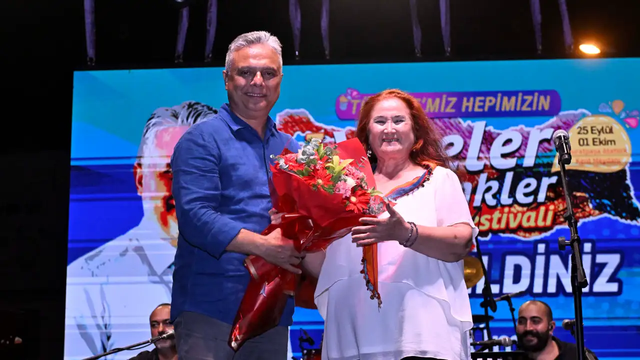 antalyada-o-tarihte-toplu-ulasim-ucretsiz-oldusabahat-akkiraz-antalyada-muzik-ziyafeti-sunacak-2.webp