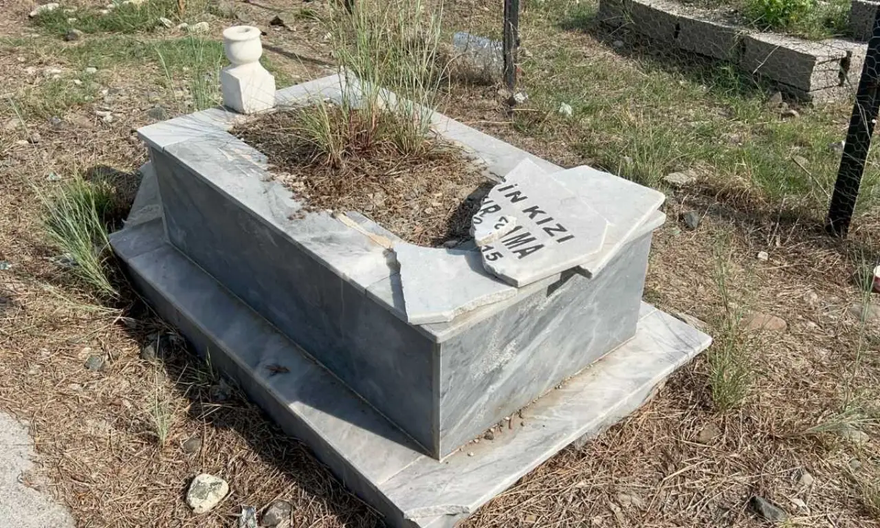 akdenizgercekhatayda-mezar-taslarina-saldirilmisti3.webp
