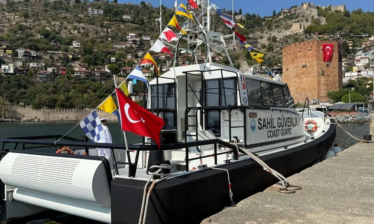 tcsg-915-sahil-guvenlik-botu-alanyada-halka-acildi-2.webp