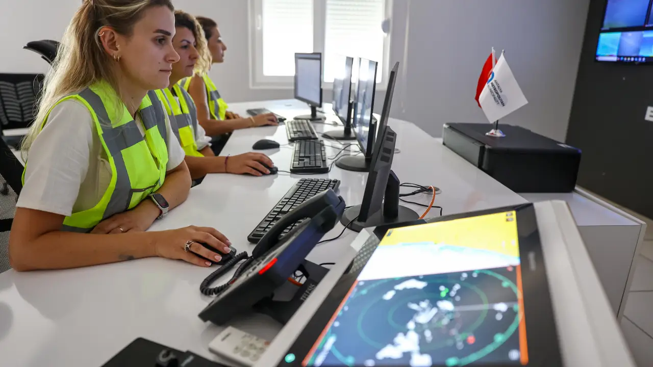 akdenizgercekantalyada-denizi-kirletenler-yakayi-ele-veriyor-4.webp