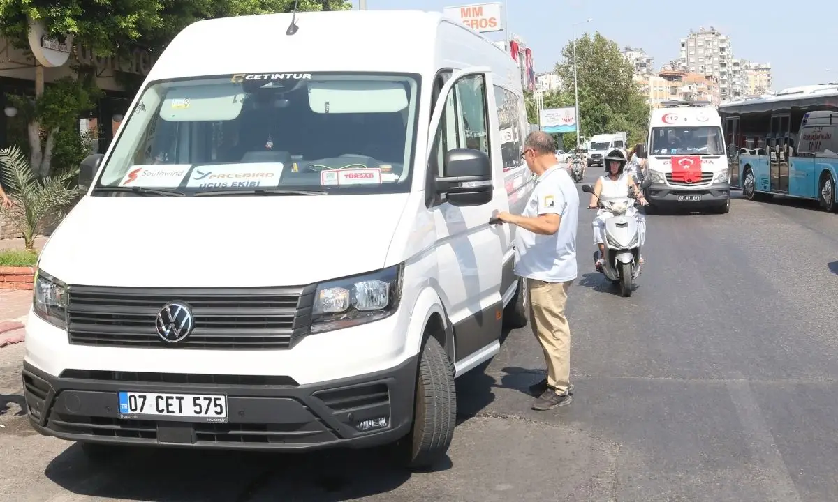 konyaaltinda-o-noktada-bir-kaza-daha-hastanelik-oldu-vatandaslar-ust-gecit-istedi-2.webp