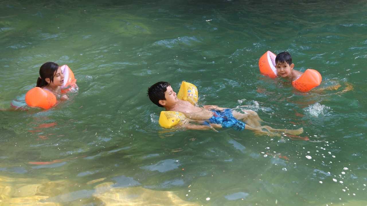 Adana'da Sıcaktan Bunalan Yaylacılar Kaynak Sularına Koştu 4