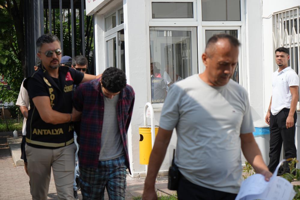 Antalya'da Boğazından Bıçaklanarak Öldür*lmüştü! Yakalanan Zanlı Tutuklandı