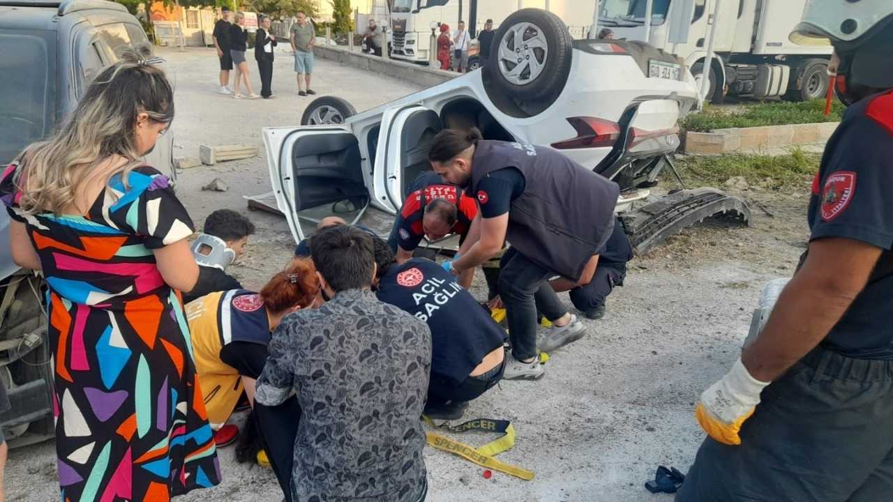 Burdur Isparta Yolunda Ters Dönen Araçtan 6 Yaralı Çıkarıldı 2