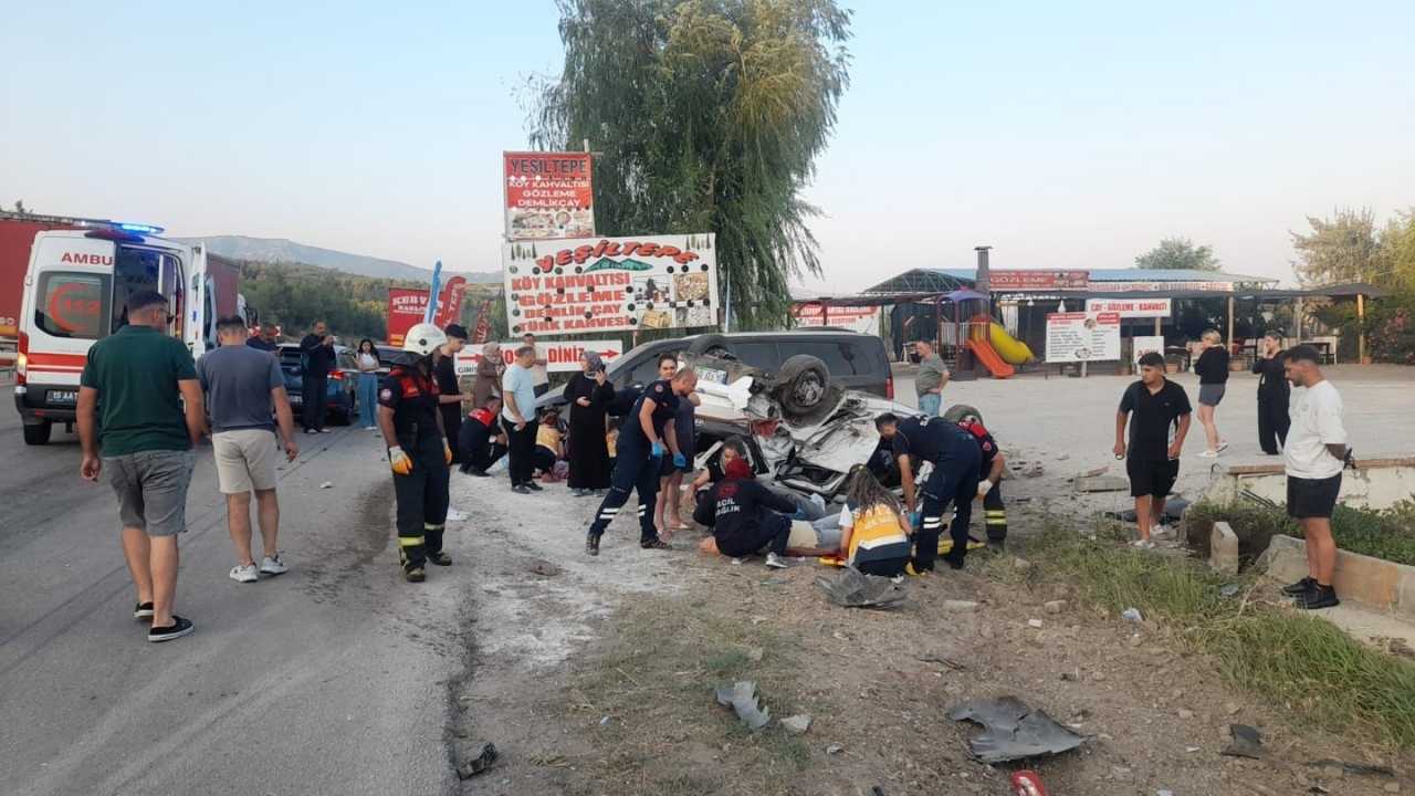 Burdur Isparta Yolunda Ters Dönen Araçtan 6 Yaralı Çıkarıldı 3