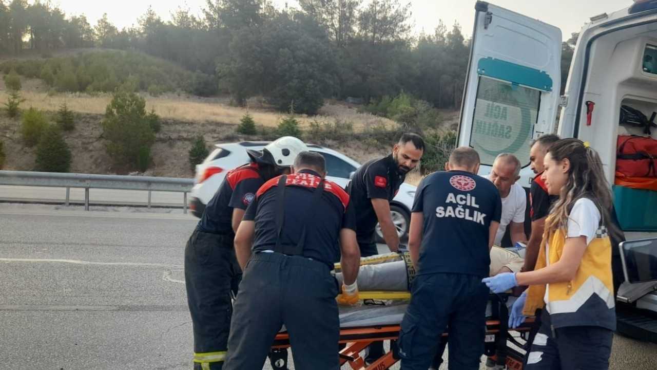 Burdur Isparta Yolunda Ters Dönen Araçtan 6 Yaralı Çıkarıldı 4