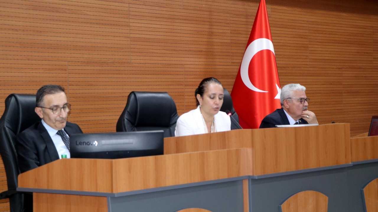 Burdur Valisi Tülay Baydar Bilgihan, Burdur İl Koordinasyon Kurulu'nun 2025 yılı 2'nci Dönem Toplantısı'na başkanlık etti.