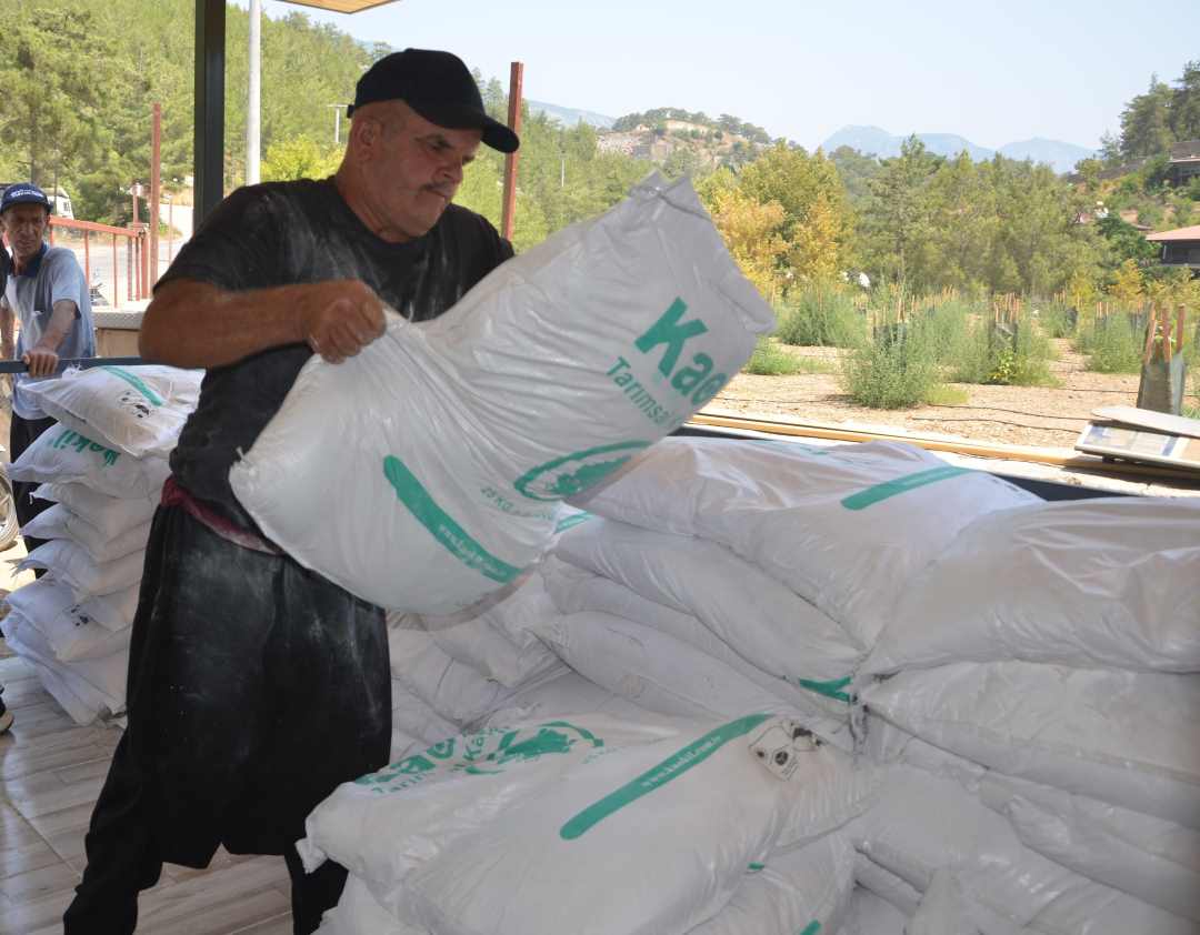 Antalya’da Tarıma 10 Tonluk Doğal Destek 1