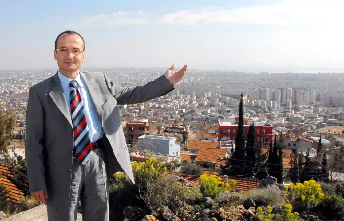 Mesut Kocagöz’ün başkanı olduğu Kepez Belediyesi’nin iştirakı Kepez Vakfı'nın Genel Müdürlüğü’nü yürüten Erdal Öner, görevinden istifa etti.