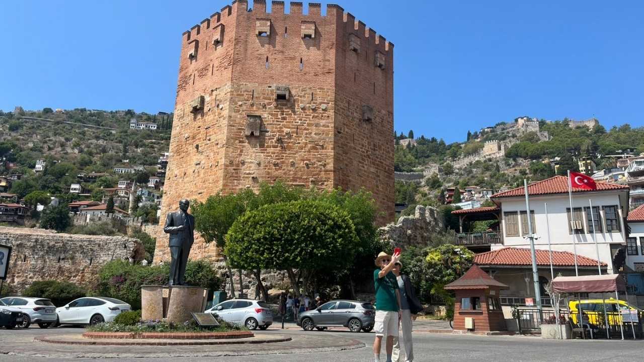 Lüks Kruvaziyer Nautica Alanya’ya Demir Attı4