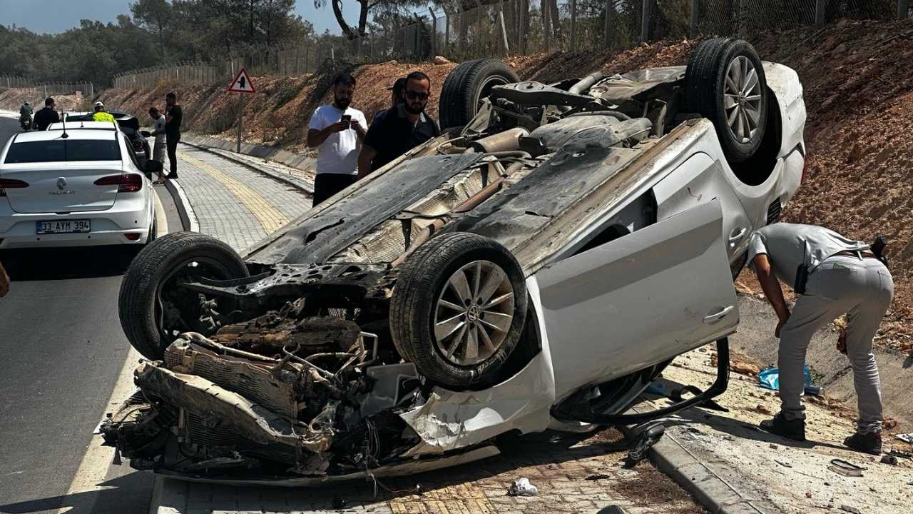 Mersin Erdemli’de Çalıntı Otomobil Kaza Yaptı2