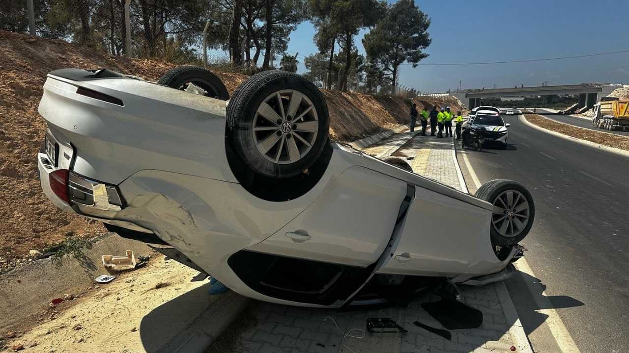 Mersin Erdemli’de Çalıntı Otomobil Kaza Yaptı3