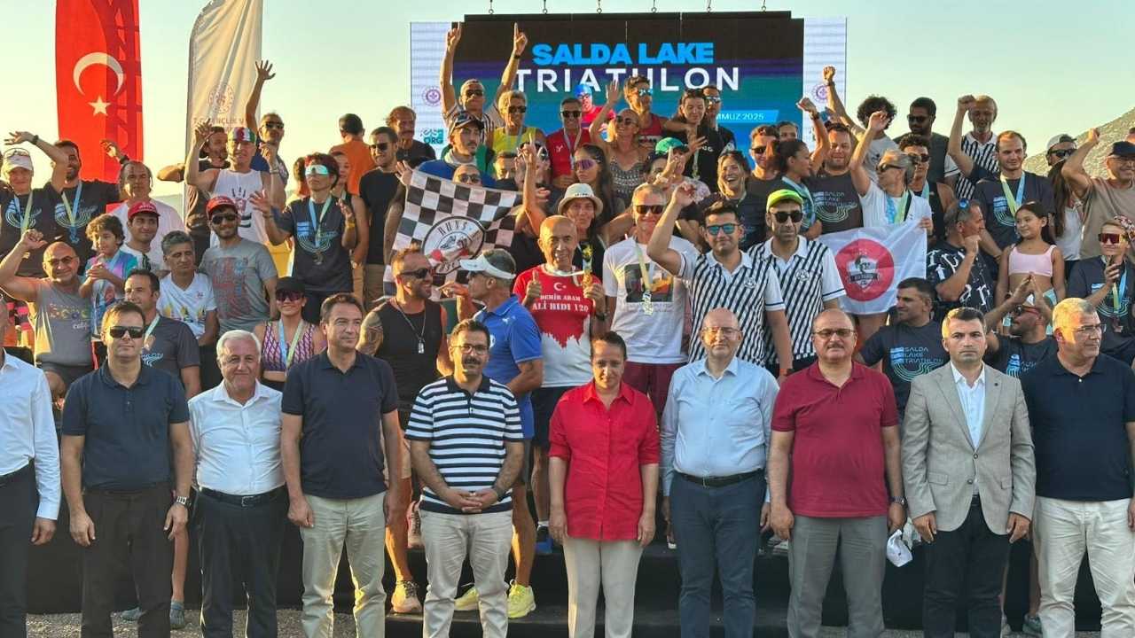 Salda Gölü Reklam Panosu Değil3