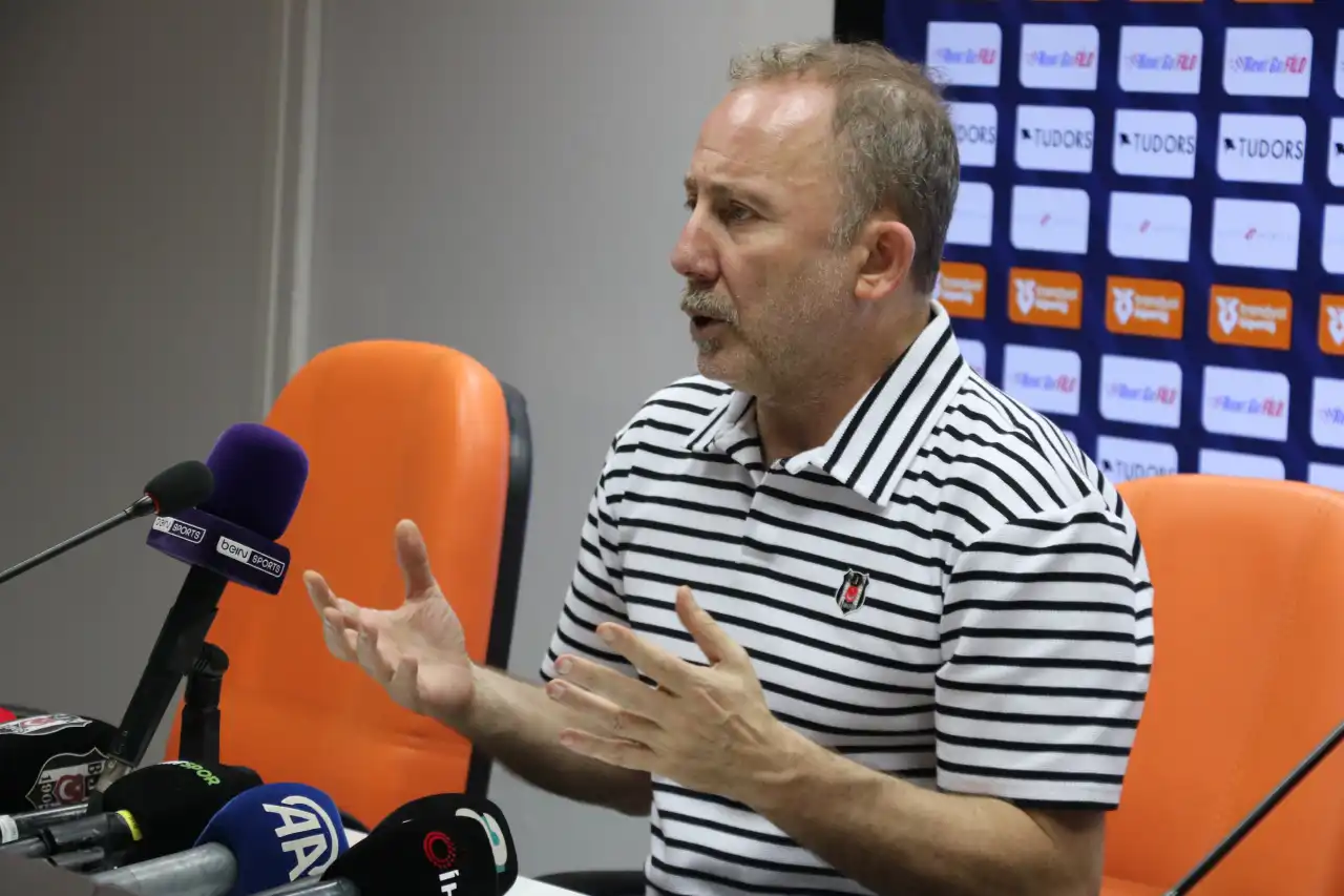 alanyaspor-teknik-direktoru-pereira-oyuncularim-cok-guzel-isler-cikardi-4.webp