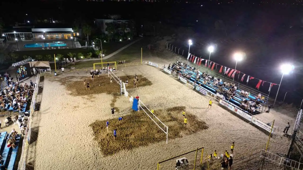 akdenizgercek-manavgatta-plaj-voleybolu-mucadelesi-basladi-2.webp