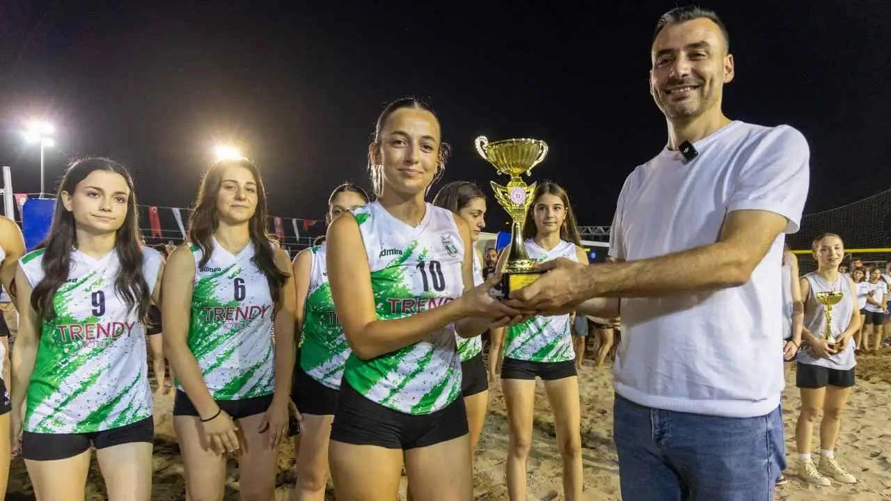 akdenizgercek-manavgatta-plaj-voleybolu-mucadelesi-basladi-3.webp