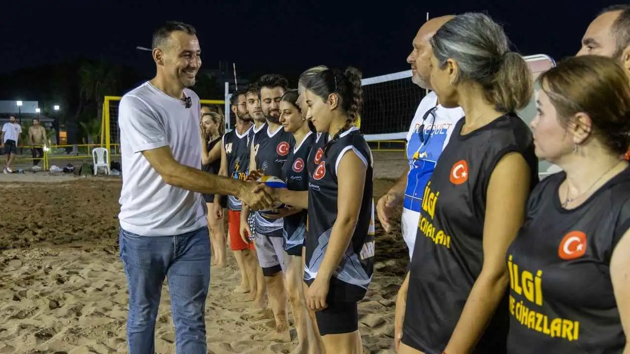 akdenizgercek-manavgatta-plaj-voleybolu-mucadelesi-basladi-4.webp