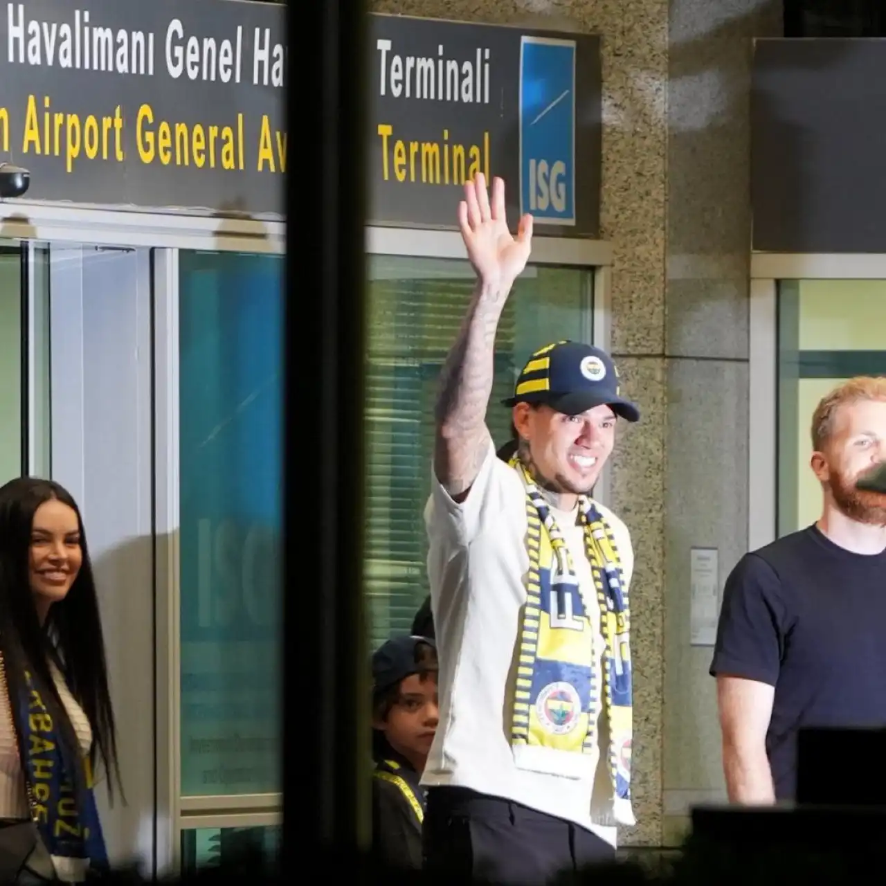 ederson-resmen-fenerbahcede-kazanacagi-ucret-belli-oldu-3.webp